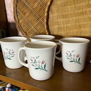 😄Vintage Corningware mugs floral set of 4